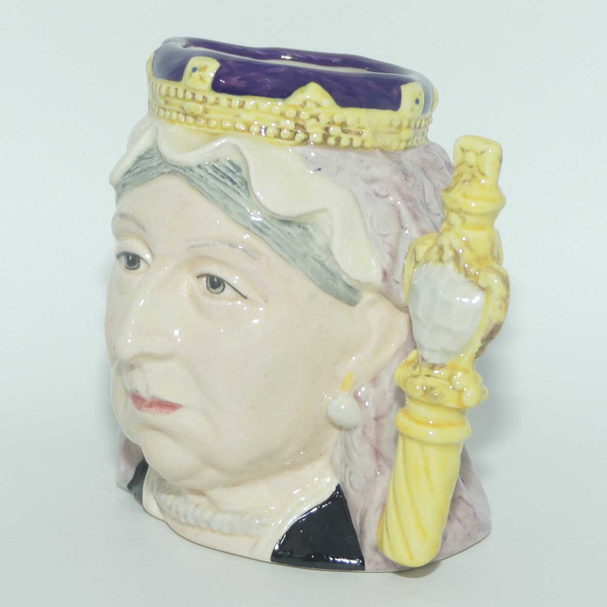 D6913 Royal Doulton small character jug Queen Victoria | LE 1184/1500
