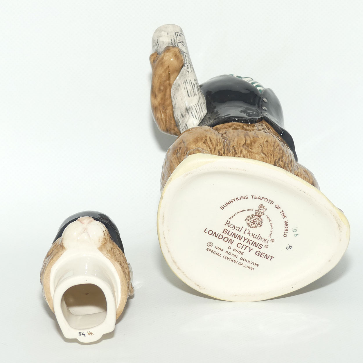 D6966 Royal Doulton Bunnykins London City Gent Teapot | LE 2500