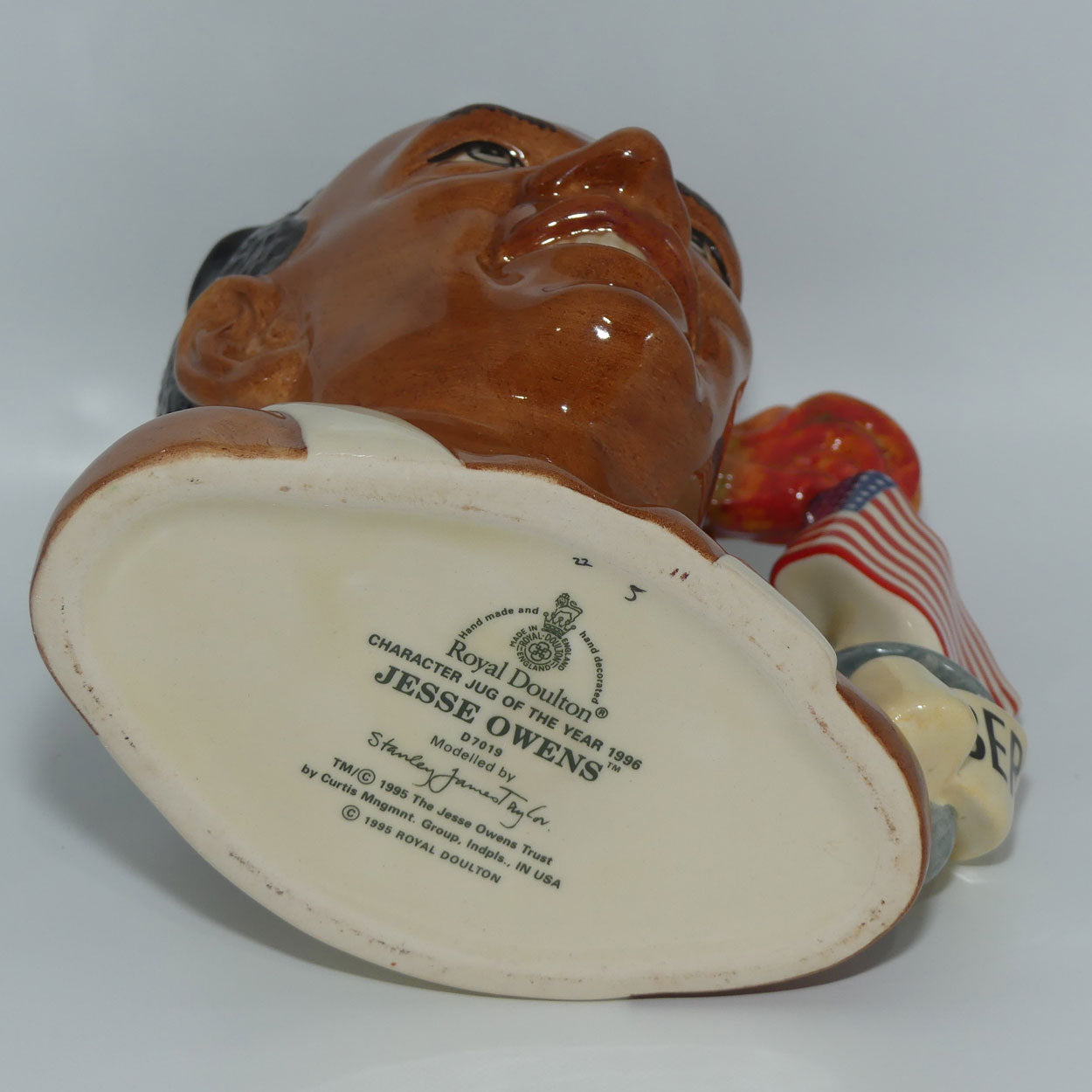 D7019 Royal Doulton large character jug Jesse Owens | 1996 CJY | + Cert