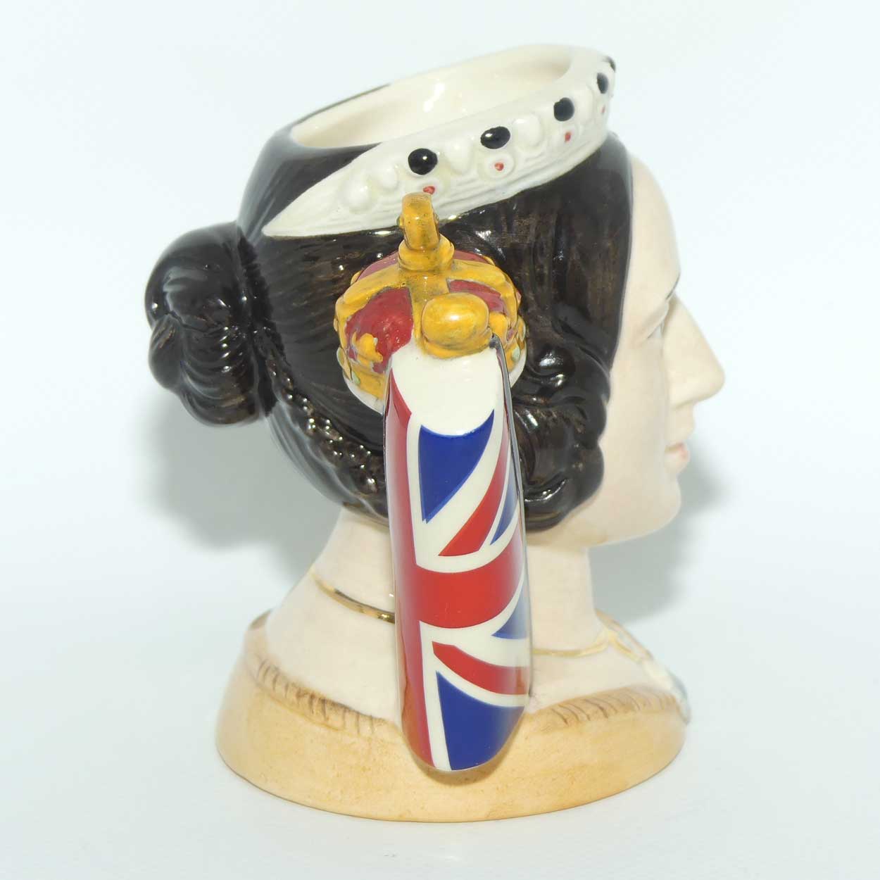 D7072 Royal Doulton small character jug Queen Victoria | LE 175/2500