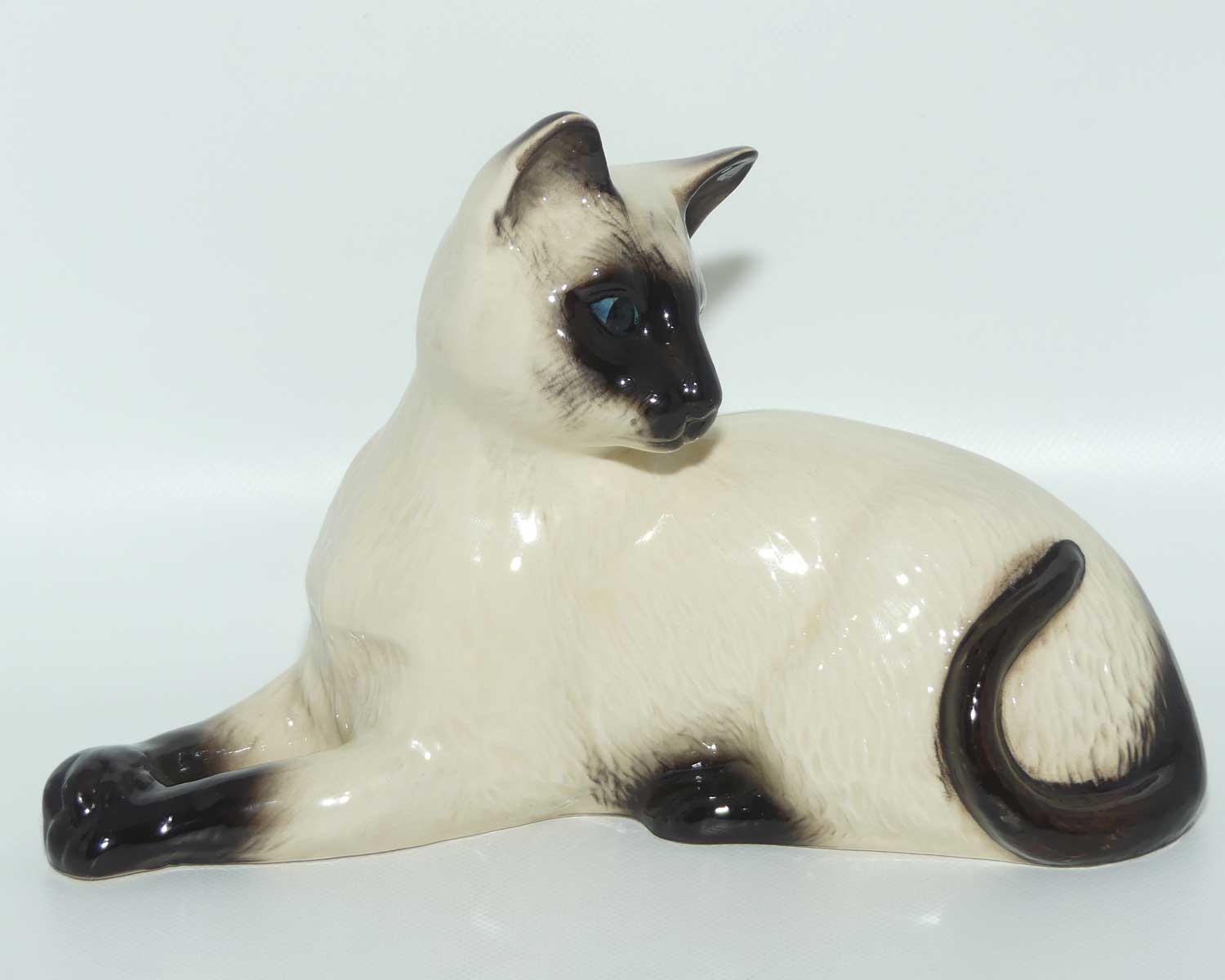 DA124 Royal Doulton Siamese Cat | Lying Looking Back | #1