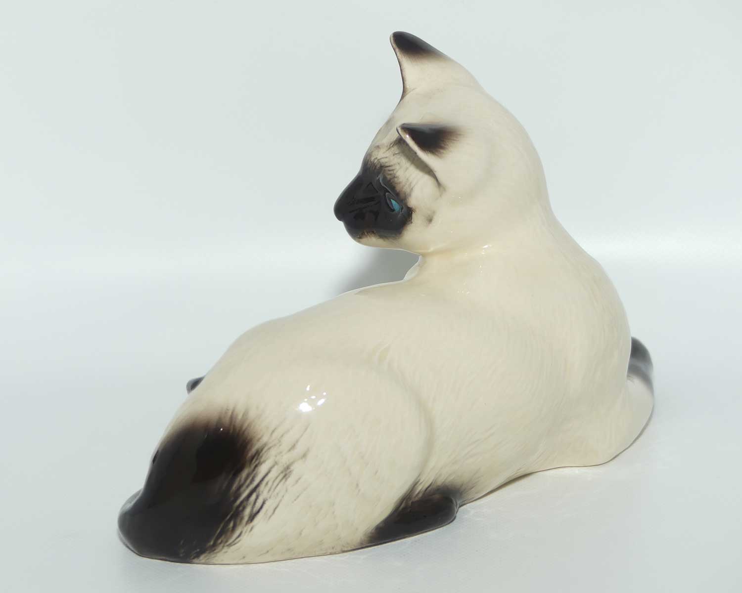 DA124 Royal Doulton Siamese Cat | Lying Looking Back | #1