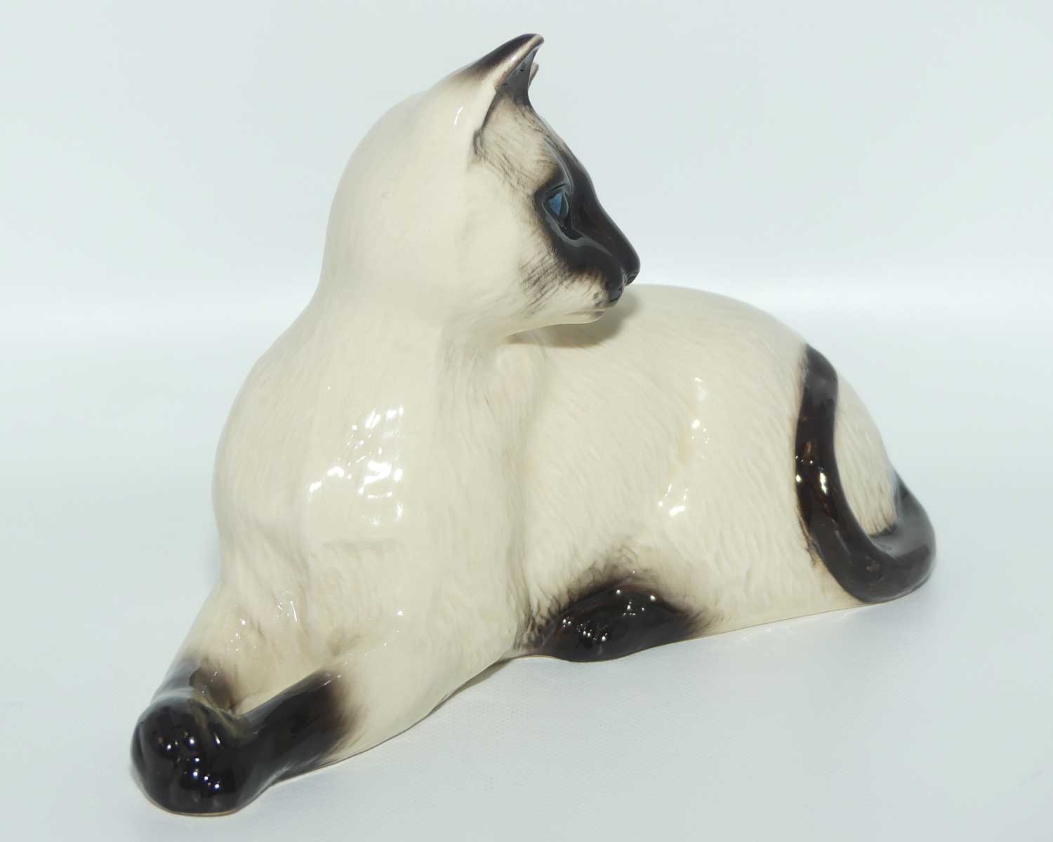 DA124 Royal Doulton Siamese Cat | Lying Looking Back | #1