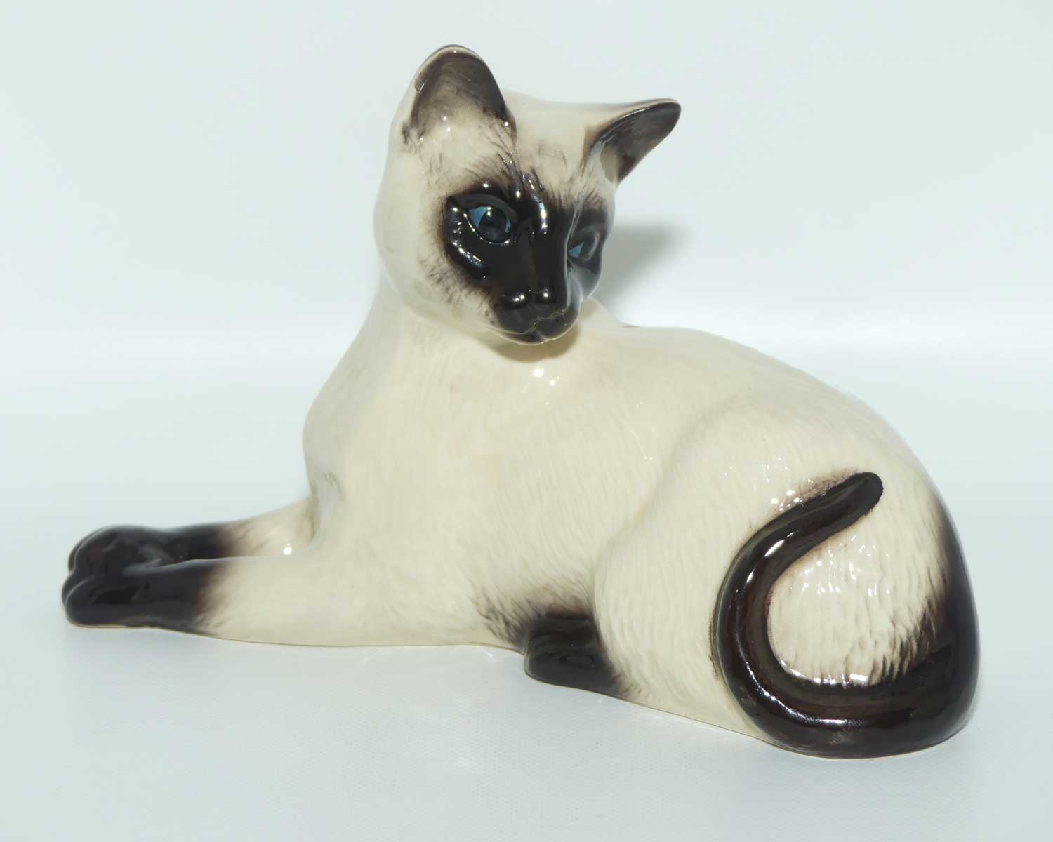DA124 Royal Doulton Siamese Cat | Lying Looking Back | #1