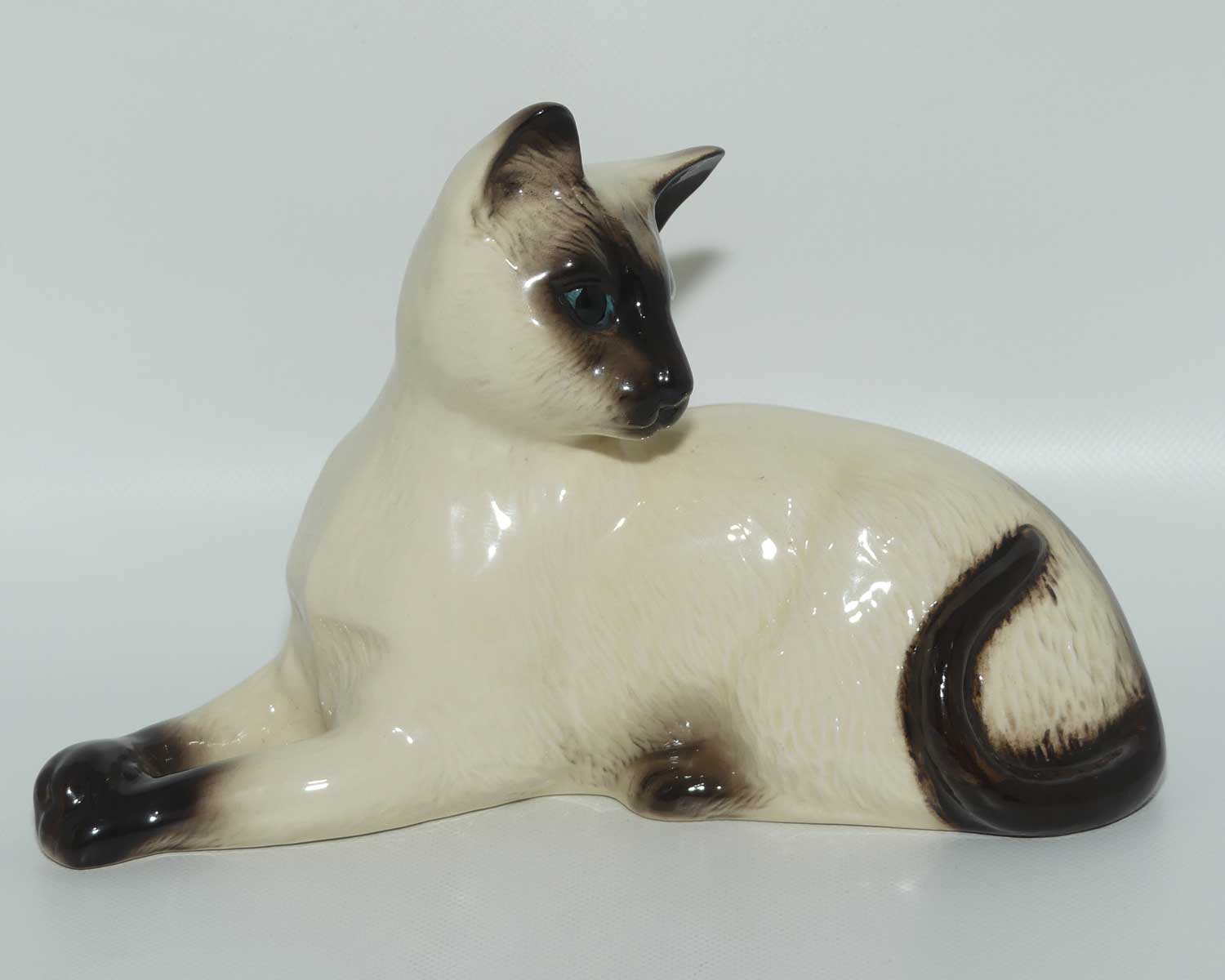 DA124 Royal Doulton Siamese Cat | Lying Looking Back | #2