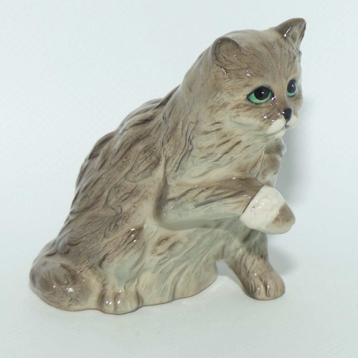 DA195 Royal Doulton Cat with Bandaged Paw | Grey