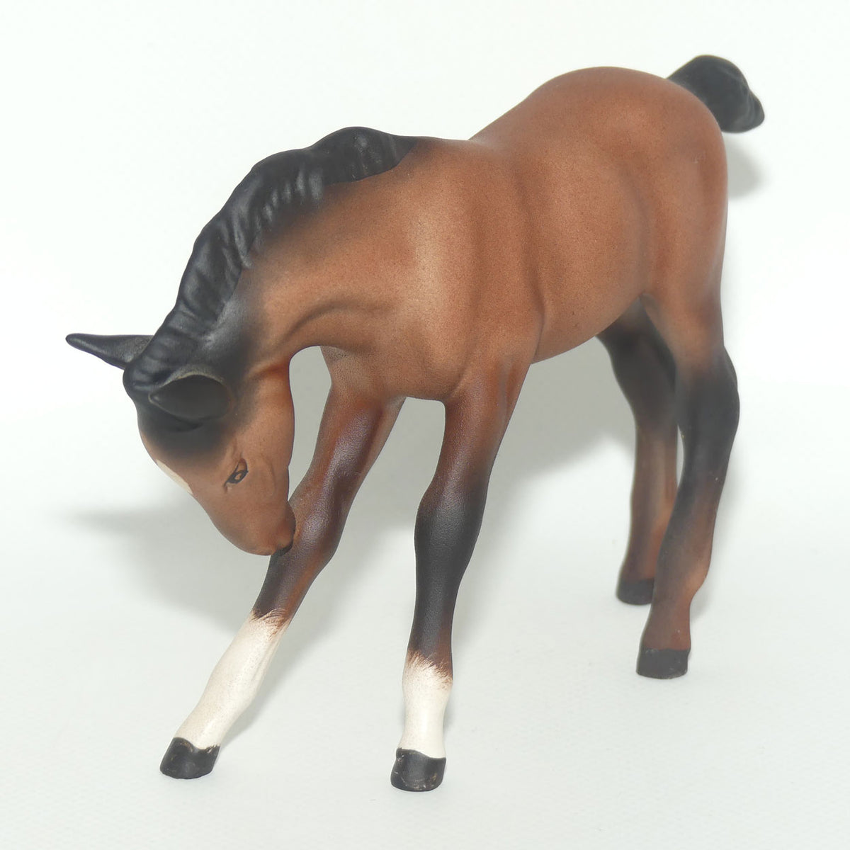 DA077 Royal Doulton Foal | Large, Head Down | Brown | Matt
