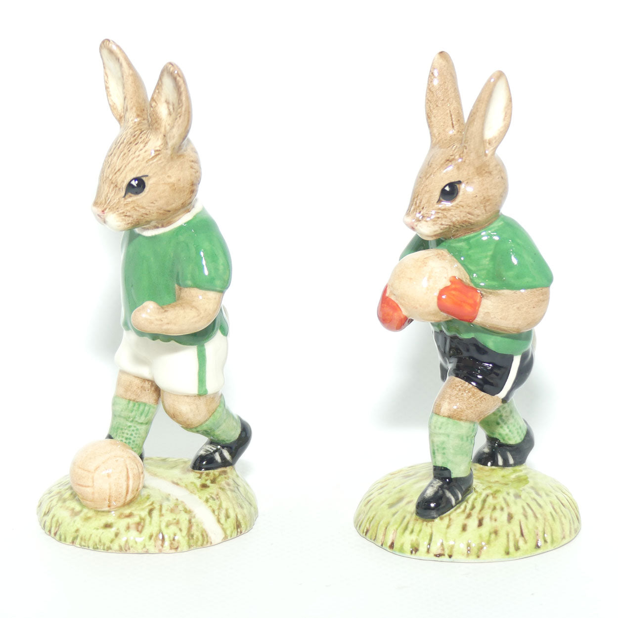 DB116-117 Royal Doulton Bunnykins Goalkeeper & Footballer set (Green)