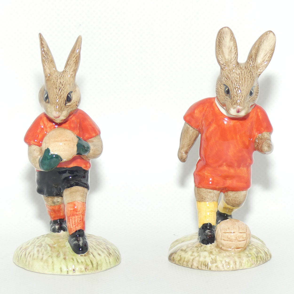 DB118-119 Royal Doulton Bunnykins Goalkeeper & Footballer set (Red)