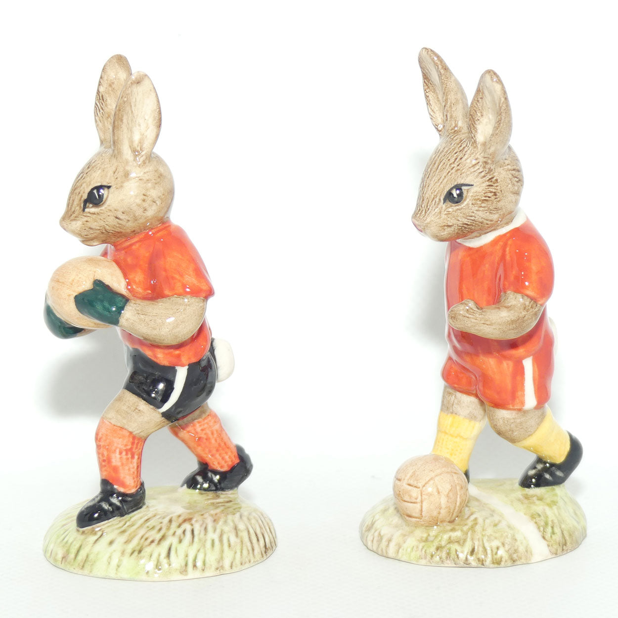 DB118-119 Royal Doulton Bunnykins Goalkeeper & Footballer set (Red)