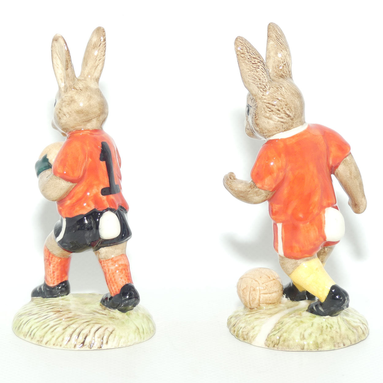 DB118-119 Royal Doulton Bunnykins Goalkeeper & Footballer set (Red)
