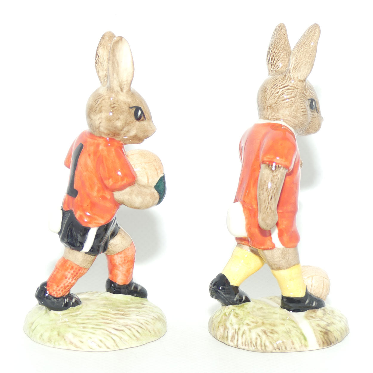 DB118-119 Royal Doulton Bunnykins Goalkeeper & Footballer set (Red)