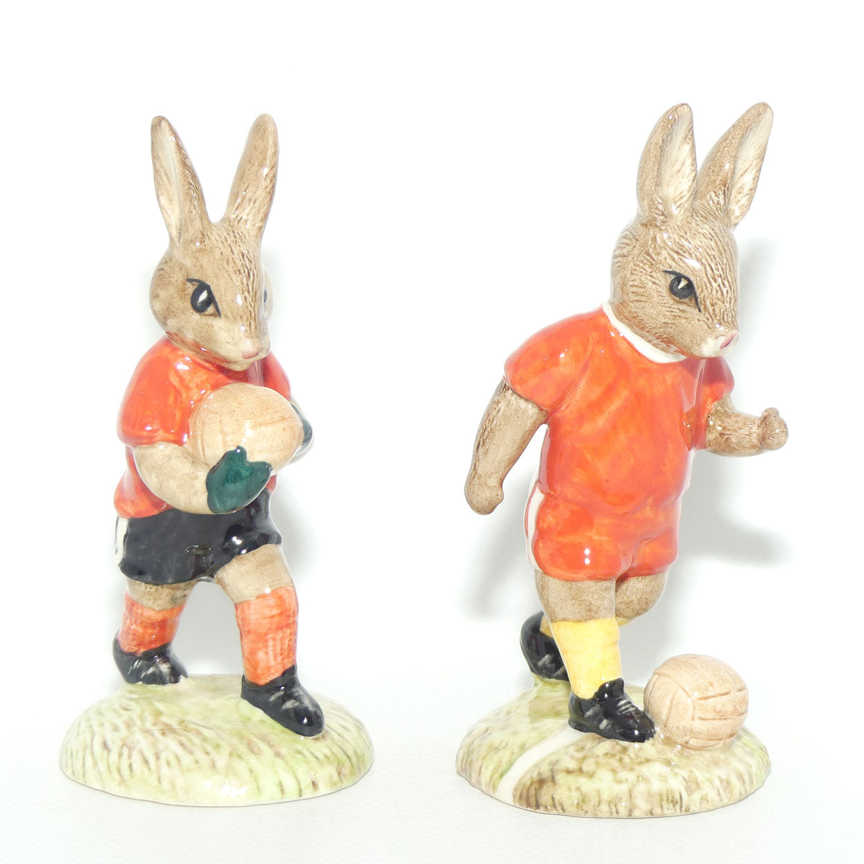 DB118-119 Royal Doulton Bunnykins Goalkeeper & Footballer set (Red)