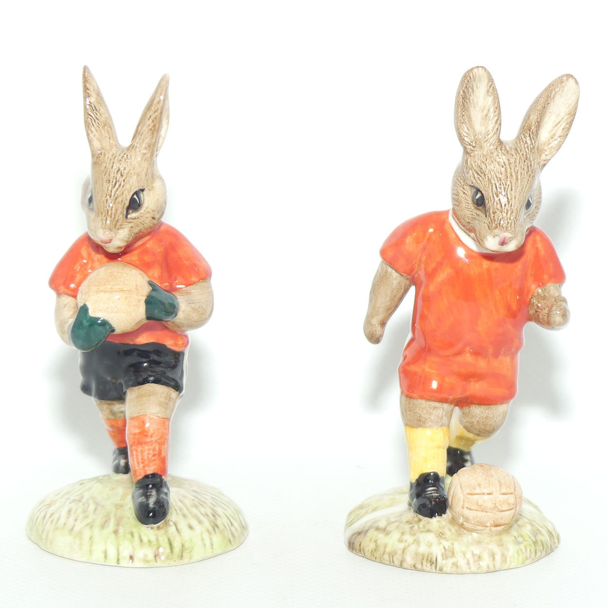 DB118-119 Royal Doulton Bunnykins Goalkeeper & Footballer set (Red)