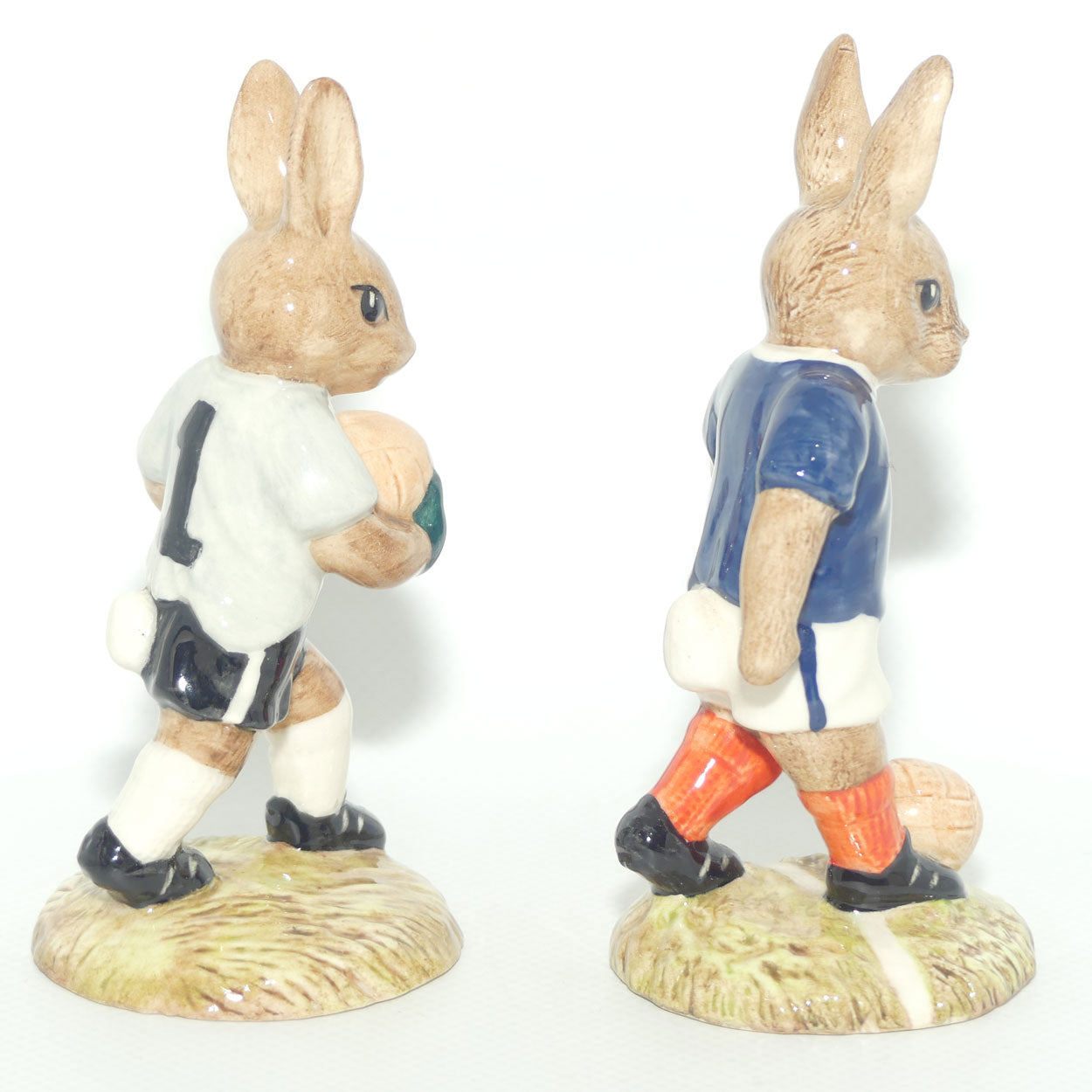 DB122-123 Royal Doulton Bunnykins Goalkeeper & Soccer Player set | White/Blue