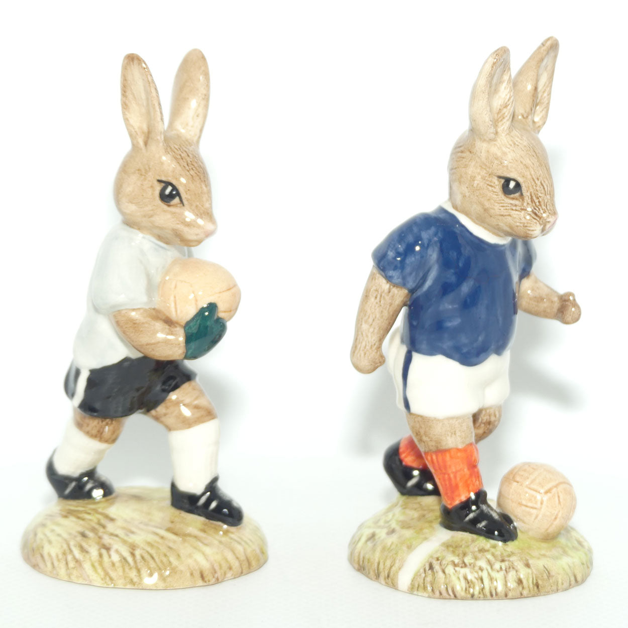 DB122-123 Royal Doulton Bunnykins Goalkeeper & Soccer Player set | White/Blue