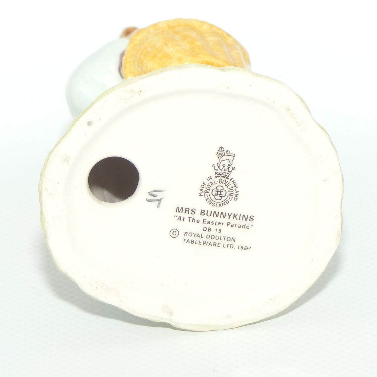 DB019 Royal Doulton Bunnykins Mrs Bunnykins at the Easter Parade | BK2 | no box