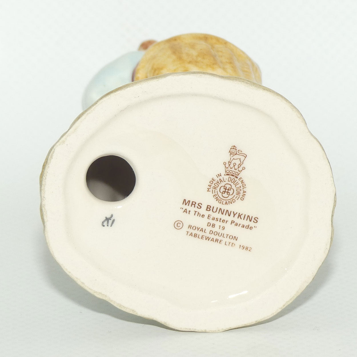 DB019 Royal Doulton Bunnykins Mrs Bunnykins at the Easter Parade | BK2 | no box