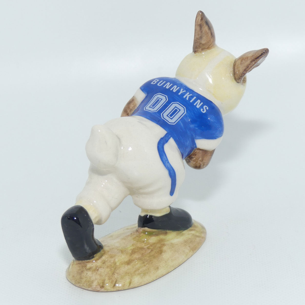 DB29A Royal Doulton Bunnykins Touchdown | figure only