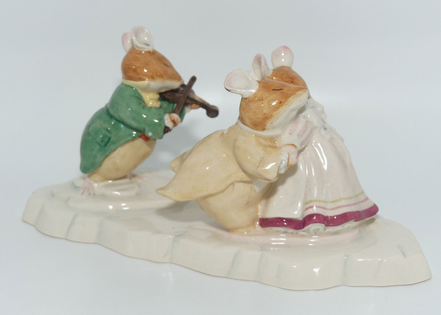 Royal Doulton Brambly Hedge tableau figure The Ice Ball DBH30