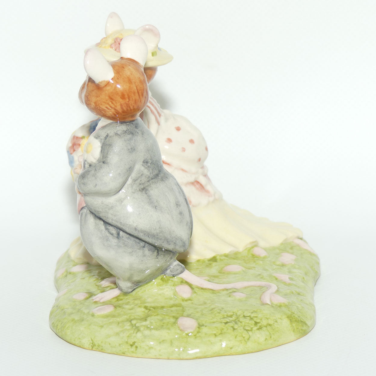 ブランブリーヘッジ フィギュア DBH 56 ウィルフレッド ハイヒルズ 登山 DBH44 Royal Doulton Brambly Hedge tableau figure |The Bride And Groom