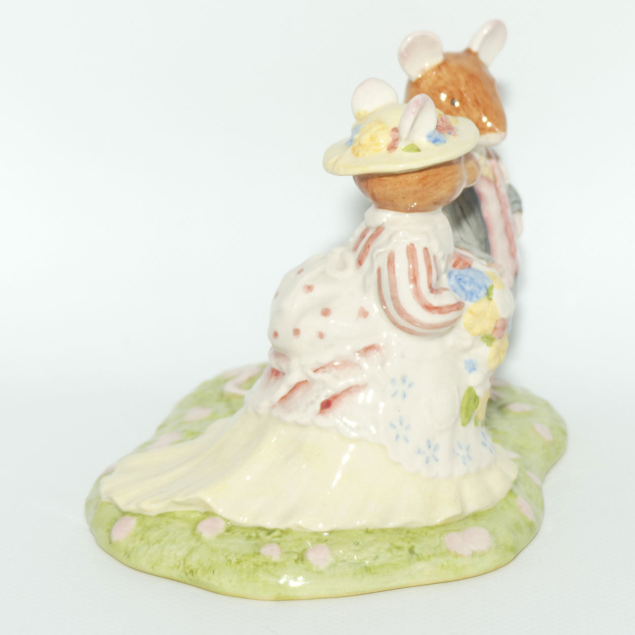 ブランブリーヘッジ フィギュア DBH 56 ウィルフレッド ハイヒルズ 登山 DBH44 Royal Doulton Brambly Hedge tableau figure |The Bride And Groom