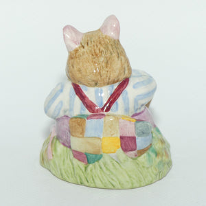 DBH10A Royal Doulton Brambly Hedge figure | Mr Toadflax | Tail at Front with Cushion