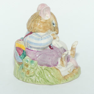 DBH10A Royal Doulton Brambly Hedge figure | Mr Toadflax | Tail at Front with Cushion