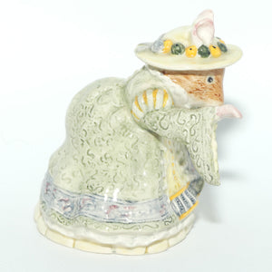 DBH22  Royal Doulton Brambly Hedge figure | Primrose Entertains