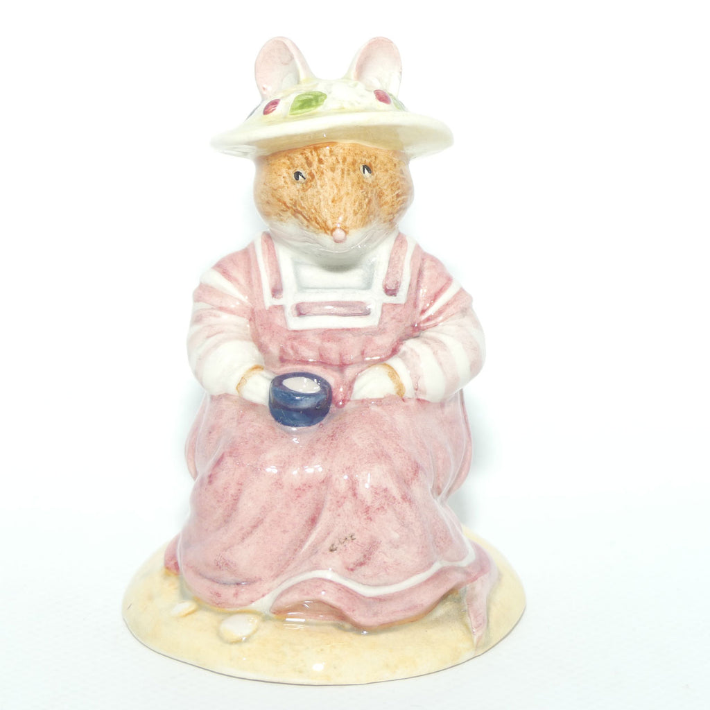 DBH25 Royal Doulton Brambly Hedge figure | Mrs Saltapple