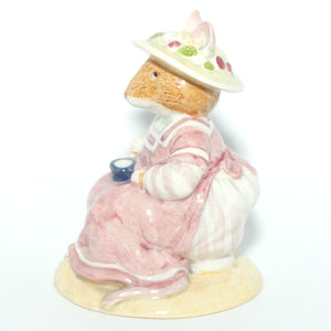 DBH25 Royal Doulton Brambly Hedge figure | Mrs Saltapple