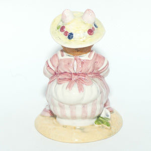 DBH25 Royal Doulton Brambly Hedge figure | Mrs Saltapple