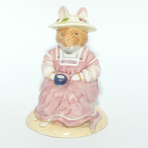 DBH25 Royal Doulton Brambly Hedge figure | Mrs Saltapple