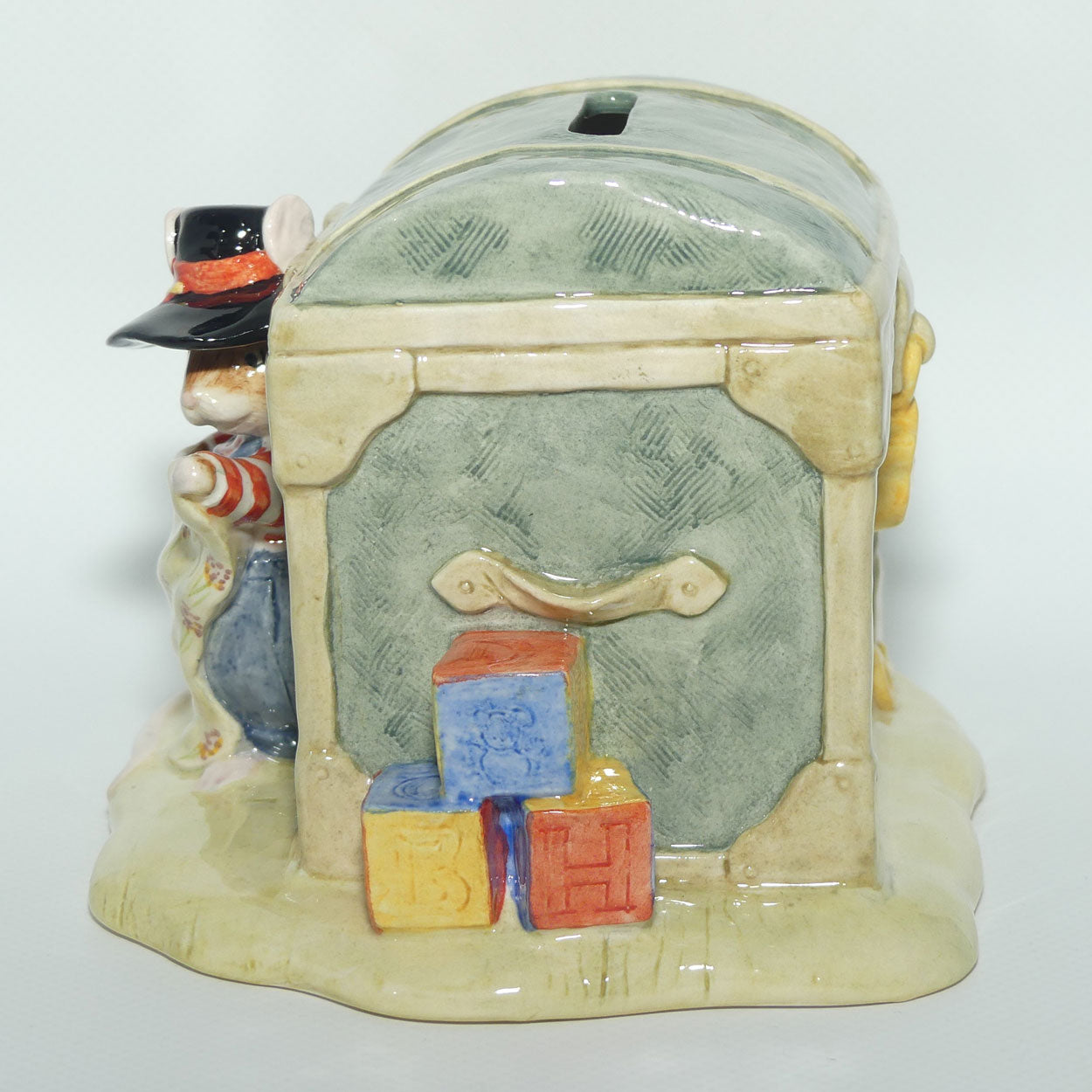 DBH35 Royal Doulton Brambly Hedge tableau figure | Wilfred and the Toy Chest Money Box | box