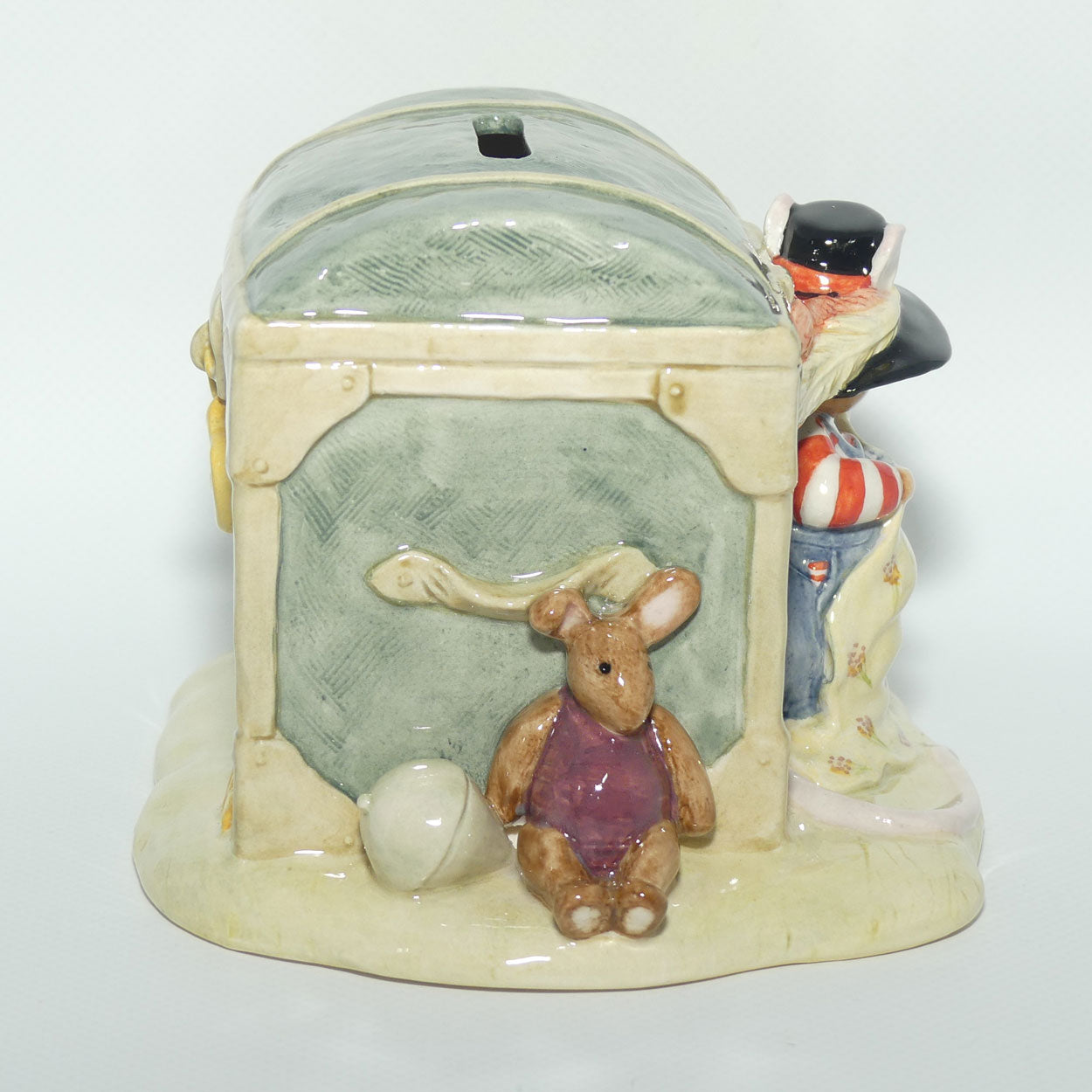 DBH35 Royal Doulton Brambly Hedge tableau figure | Wilfred and the Toy Chest Money Box | box