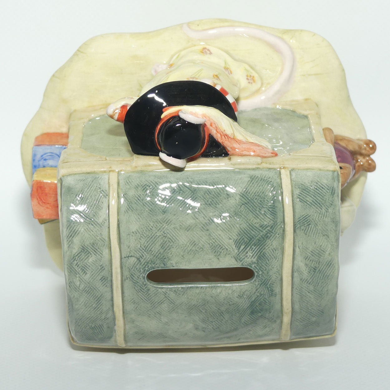 DBH35 Royal Doulton Brambly Hedge tableau figure | Wilfred and the Toy Chest Money Box | box