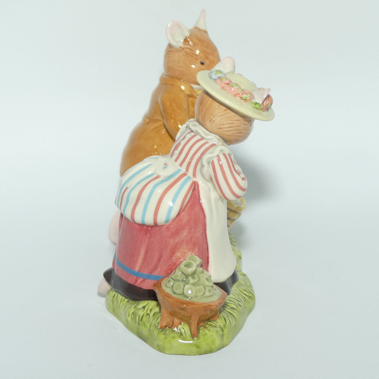 DBH66 Royal Doulton Brambly Hedge figure | Off to Pick Mushrooms | boxed