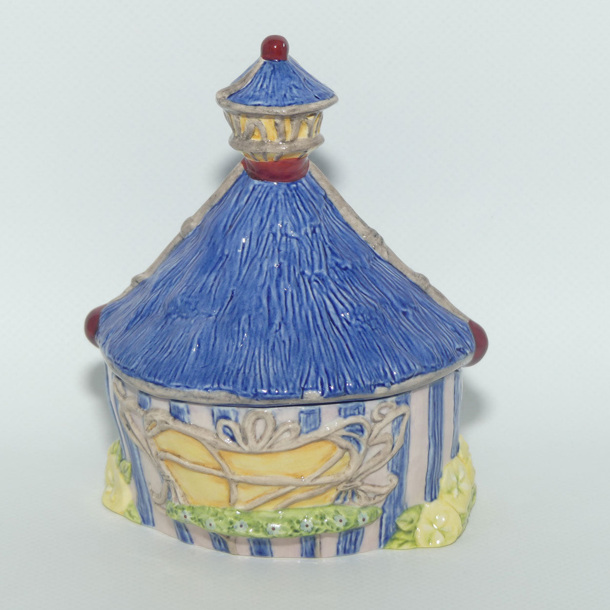 DF19 Royal Doulton Disney | Fairies series | Colourful Cottage trinket box