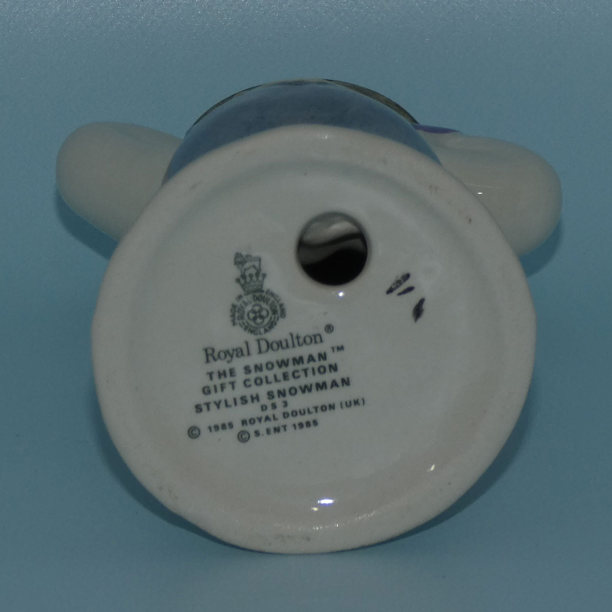 ds03-royal-doulton-snowman-figure-stylish-snowman