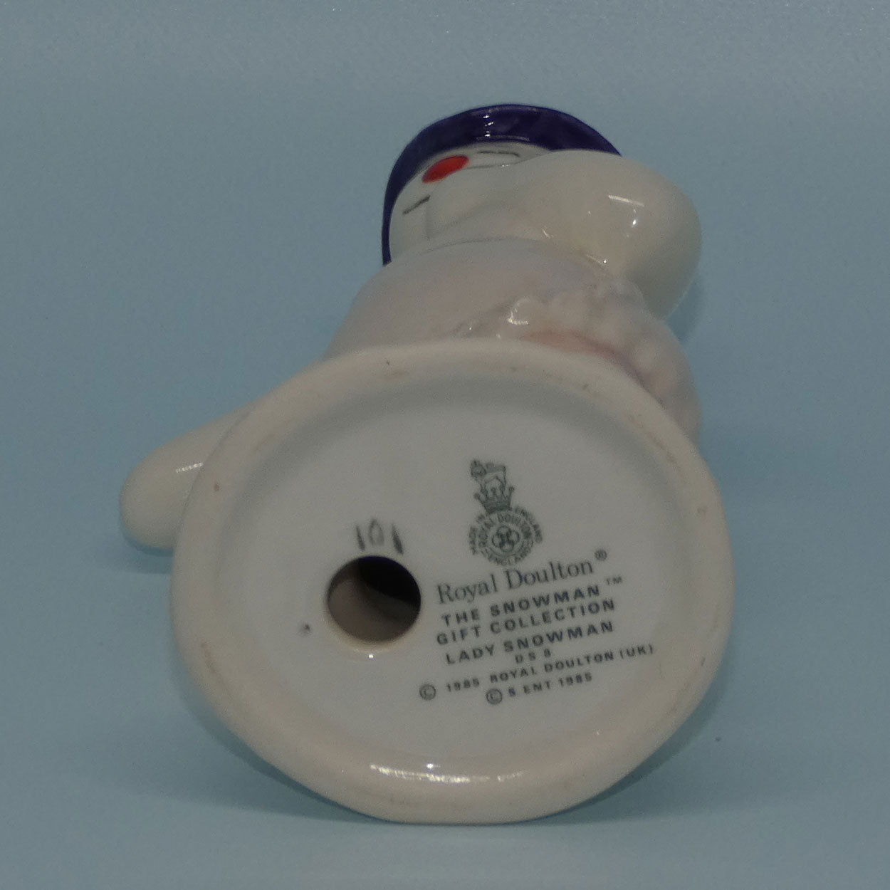 ds08-royal-doulton-snowman-figure-lady-snowman