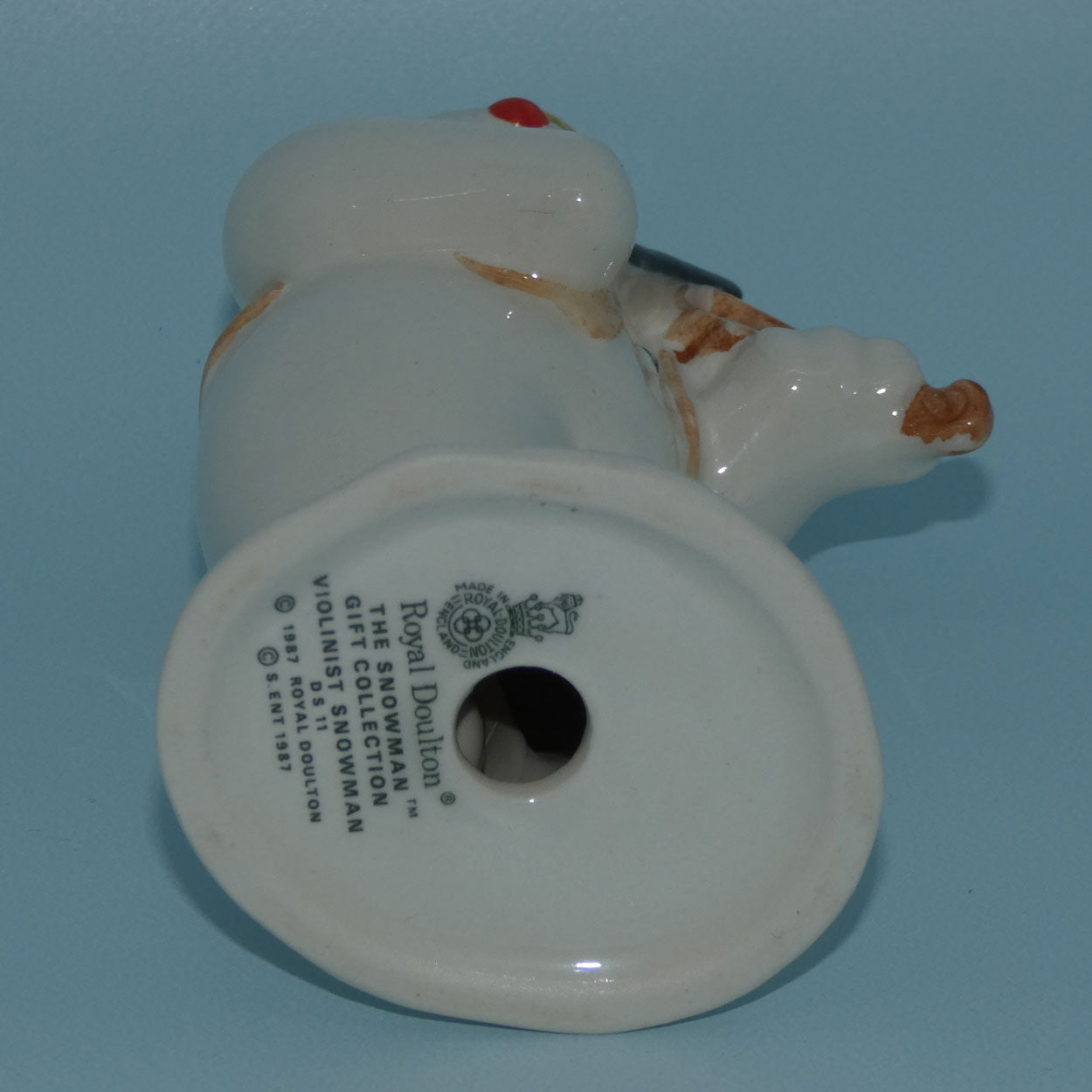 ds11-royal-doulton-snowman-figure-violinist-snowman