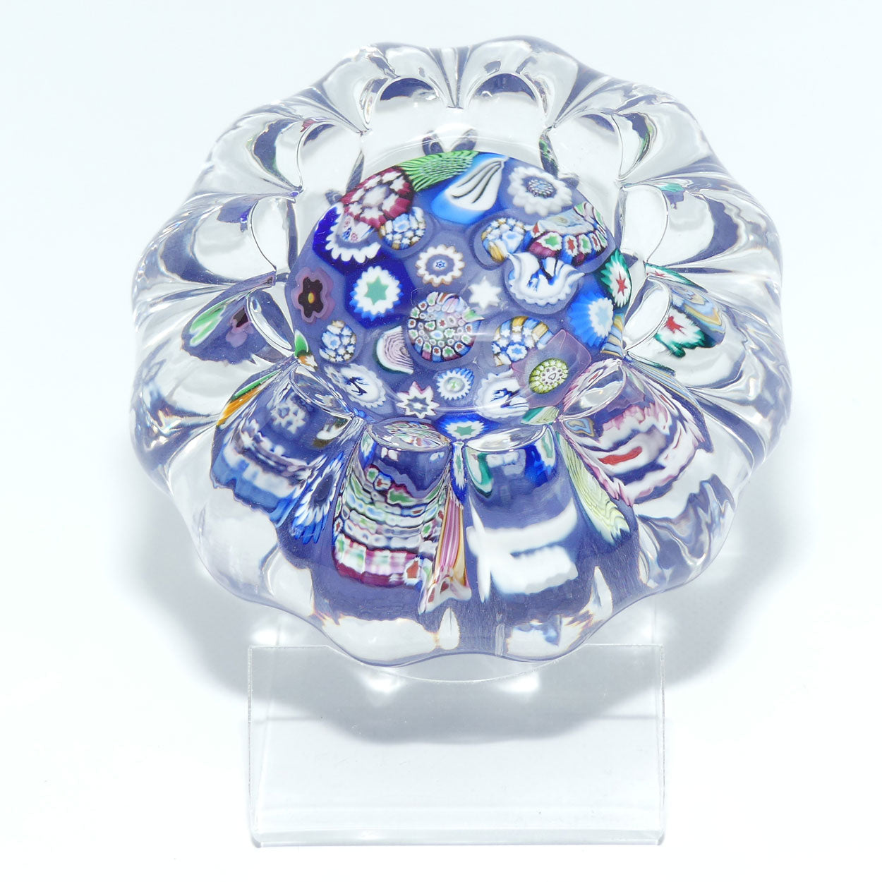 John Deacons Scotland | Daisy shape Magnum paperweight | End of Day | Mauve