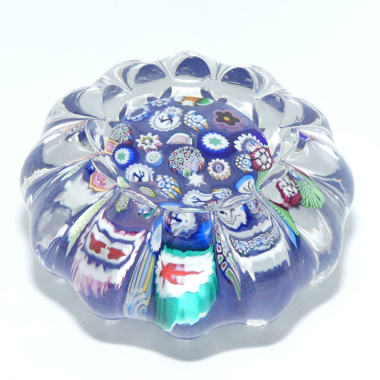 John Deacons Scotland | Daisy shape Magnum paperweight | End of Day | Mauve