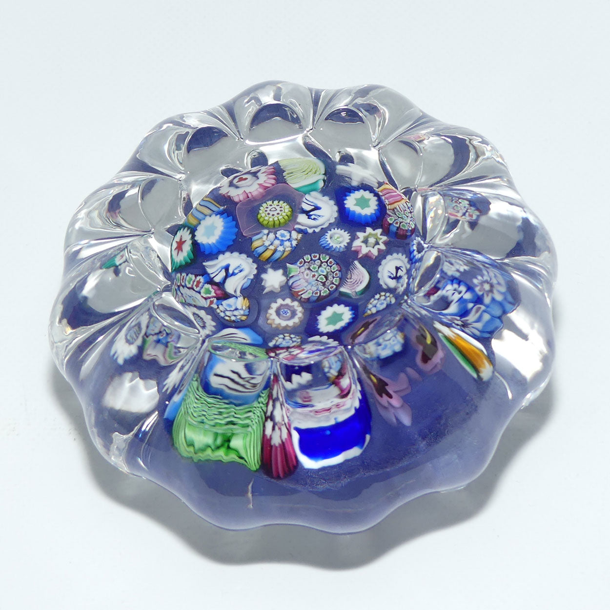 John Deacons Scotland | Daisy shape Magnum paperweight | End of Day | Mauve