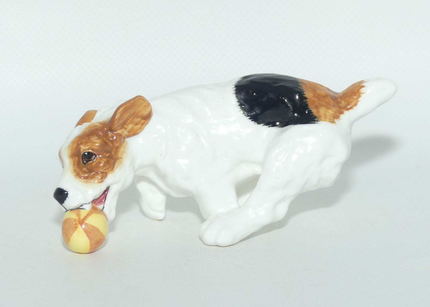 HN1097 Royal Doulton Character Dog Running with Ball