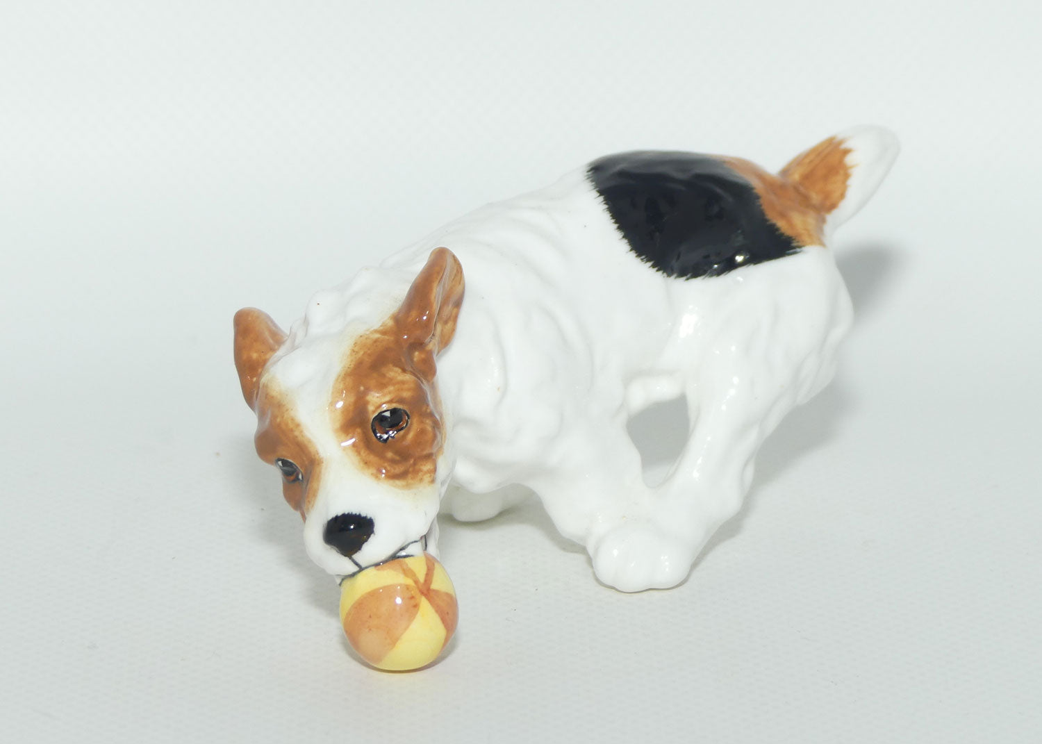 HN1097 Royal Doulton Character Dog Running with Ball
