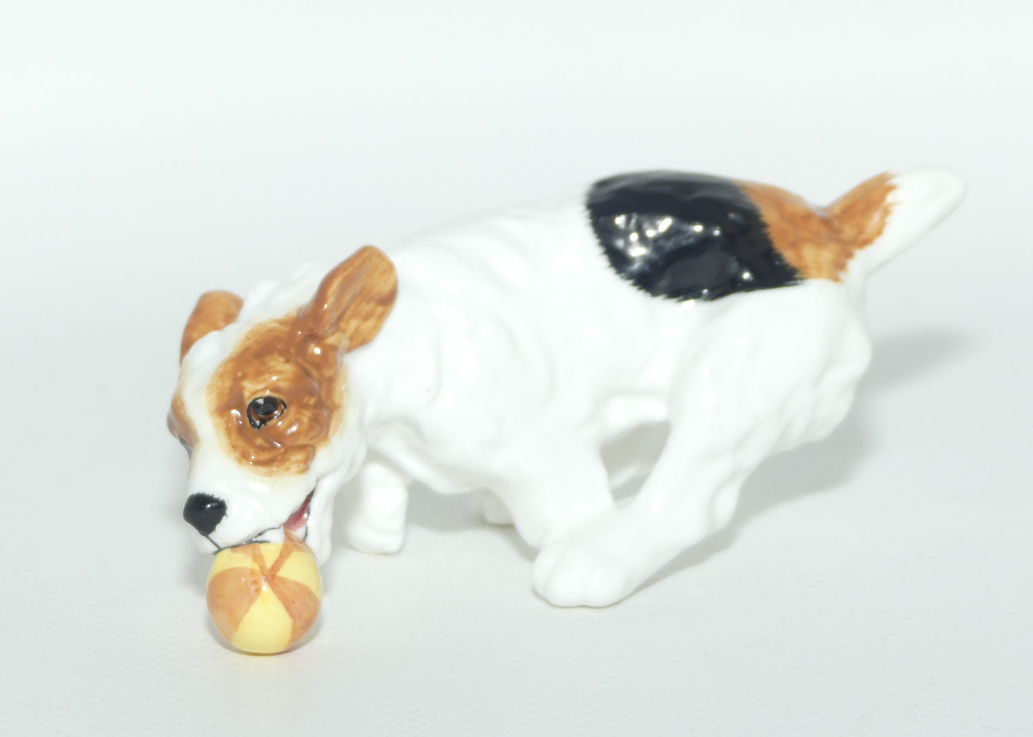 HN1097 Royal Doulton Character Dog Running with Ball