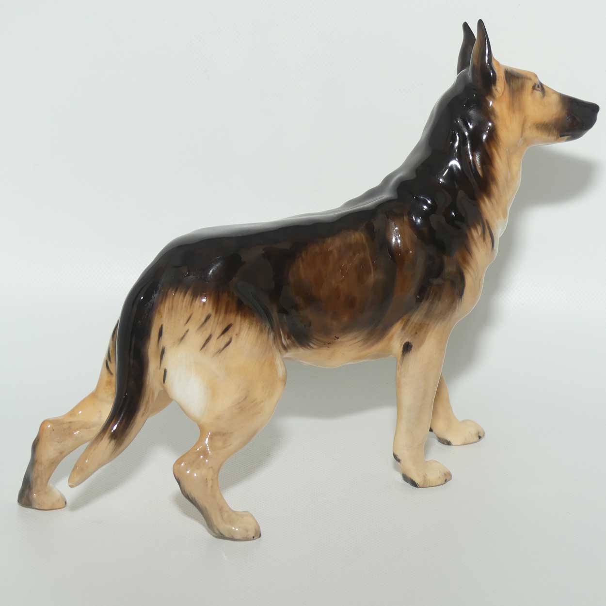HN1116 Royal Doulton Alsatian Ch. 'Benign of Picardy' (Medium)