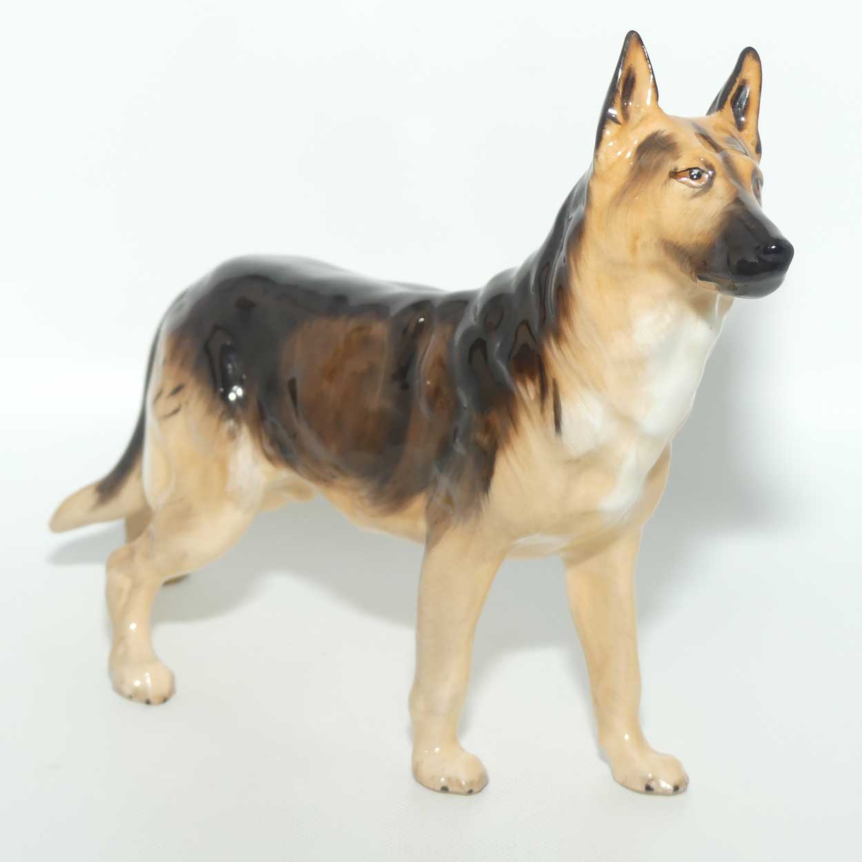 HN1116 Royal Doulton Alsatian Ch. 'Benign of Picardy' (Medium)