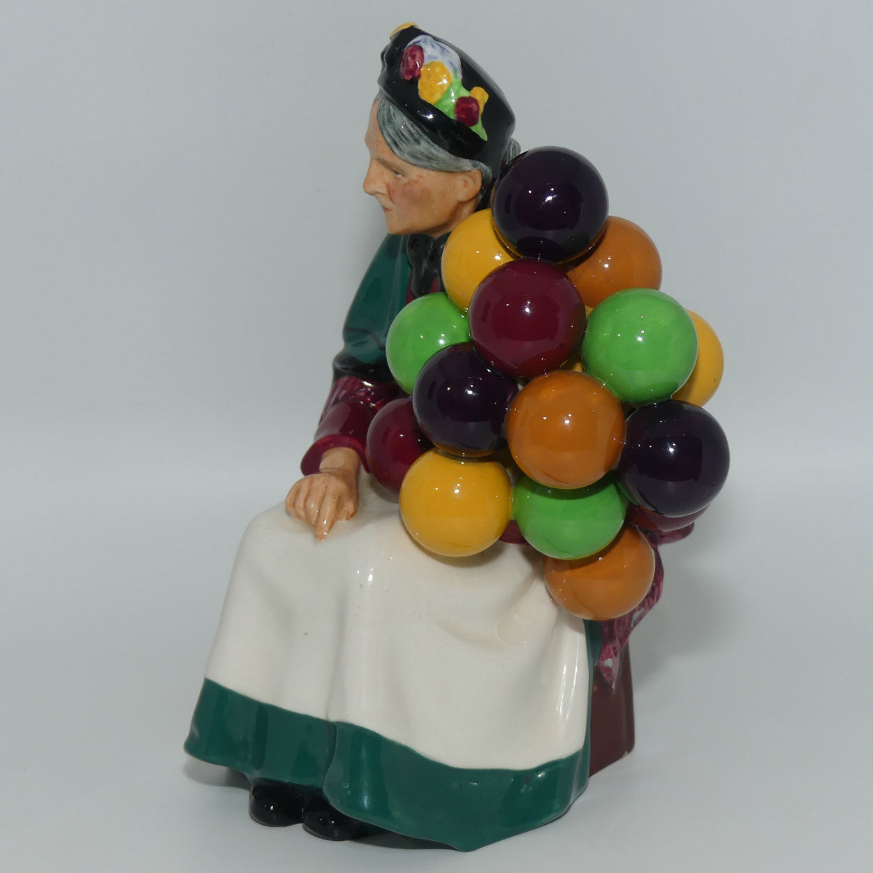 HN1315 Royal Doulton figure The Old Balloon Seller | early stamp 